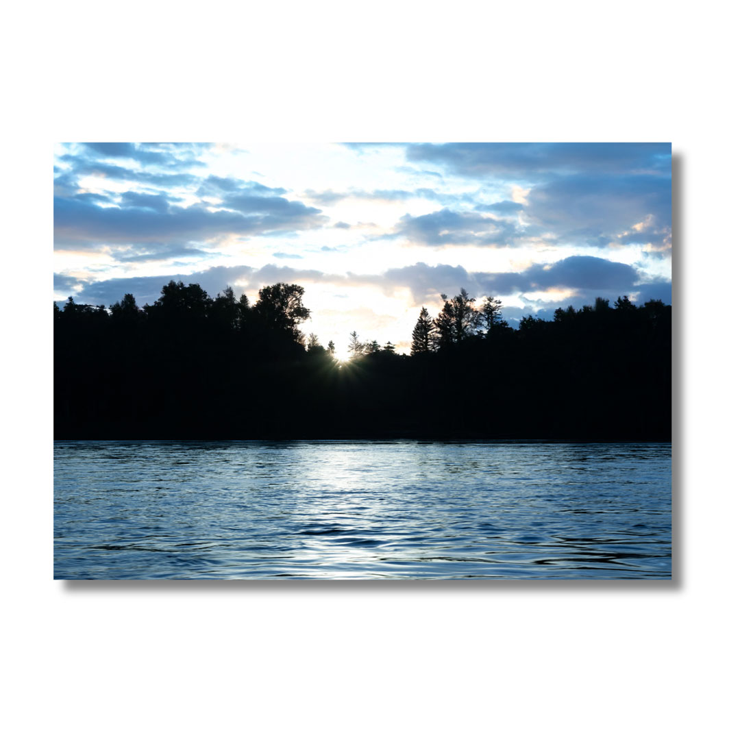 Silencio al Amanecer en el Lago